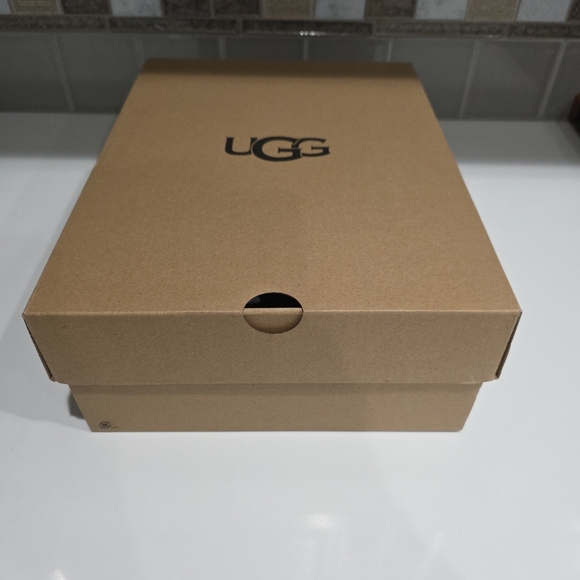 UGG Classic Ultra Mini Platform Chestnut Shoe Box Sz 6 US BOX ONLY - Picture 5 of 5